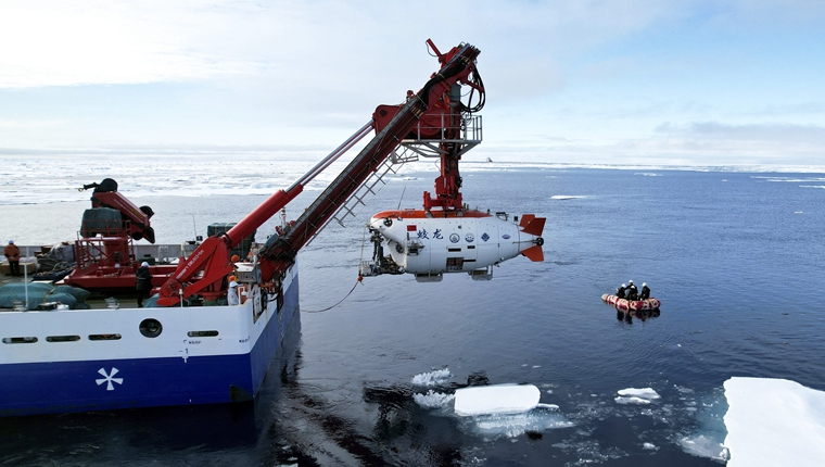 “蛟龍”號在北極成功完成10余次載人深潛