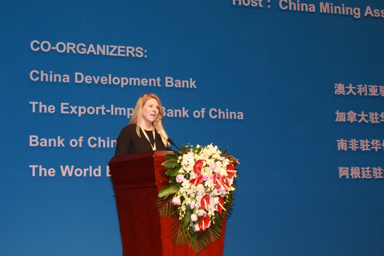 阿根廷礦業(yè)發(fā)展國務(wù)秘書卡洛琳娜.桑切斯女士代表協(xié)辦方致辭