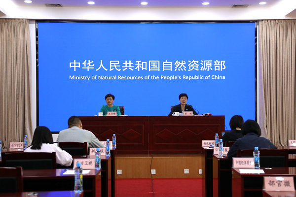 農村亂占耕地建房典型案例通報新聞發布會